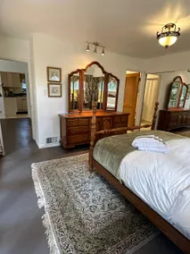 Charming 3BR Garden Home · Patio & Ocean Peek - Image 4