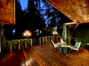 Charming 3BR Garden Home · Patio & Ocean Peek - Image 5