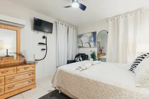 Peaceful 1BR Apt near Devon House - Image 2