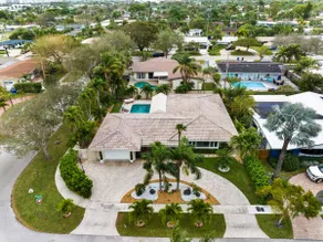 Luxury European home! 3 king beds, pool, lounge - Image 4