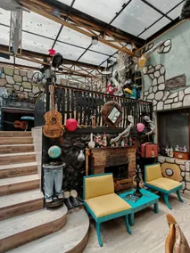 Authentic Stay with Fireplace & Vinyl Vibes - Image 3
