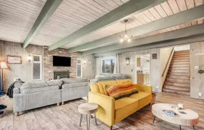 Moby's Coastal Beach Getaway, Sleeps 11 - Image 3