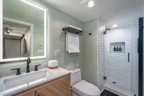 Large Guest Suite Close to UW & Children’s - Image 4