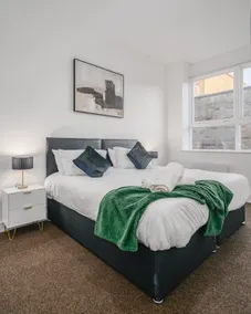 Premium 2-Bed · Town Centre · Parking · Station - Image 2