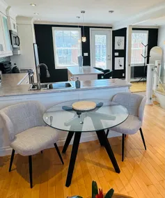 Fun & Vibrant City Centre Haven: Cozy 2-BR Retreat - Image 4