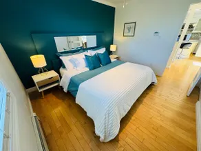 Fun & Vibrant City Centre Haven: Cozy 2-BR Retreat - Image 3