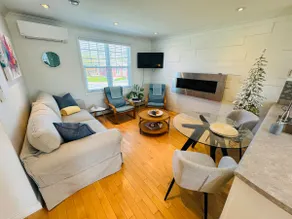 Fun & Vibrant City Centre Haven: Cozy 2-BR Retreat - Image 2