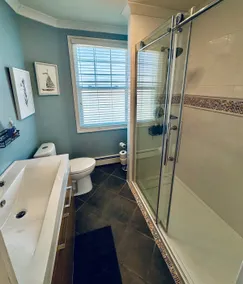 Fun & Vibrant City Centre Haven: Cozy 2-BR Retreat - Image 5