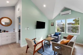 Mod home, steps to Alki beach and local dining! - Image 3