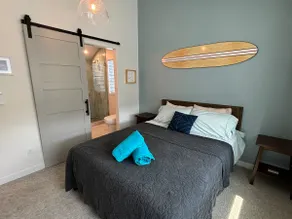 Mod home, steps to Alki beach and local dining! - Image 2
