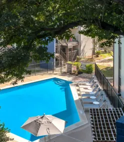 NEW King Suite on SoLa, Fully Stocked, Pool + Gym - Image 2
