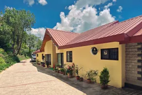 5BR Accessible Villa – Elderly Friendly Stay - Image 2