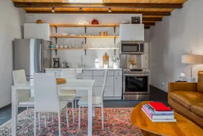 Casita de Firestone 8 min walk Plaza. Cozy Contemp - Image 3