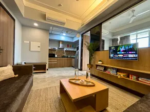 Luxury 1-BHK Haven in Gurgaon - Image 3