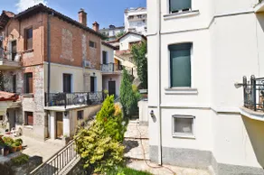 Leonidas' privileged home - Image 5