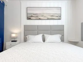 Elegant Drive-Up King Suite - Image 4