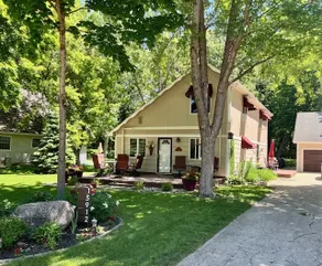 Charming Lakes Cottage in the Woods! - Image 5
