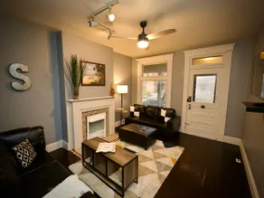 Entire Home/Free Parking/Safe/Central/Walkable - Image 2