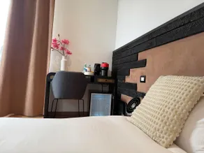 Airport Suite – Free Parking – Bathtub - Image 4