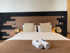 Airport Suite – Free Parking – Bathtub - Image 5