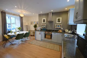 MORNING SIDE - Great Location In Dingle Town! - Image 4
