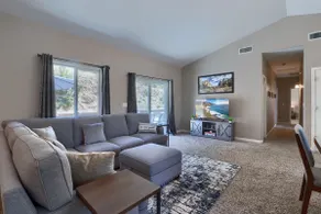 MK Estate-Villa Nr. Yosemite, Bass Lake, Oakhurst - Image 2