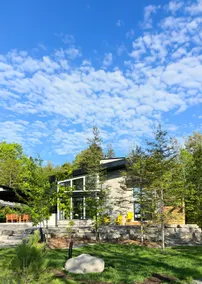 Modern Waterfront Retreat - Image 2
