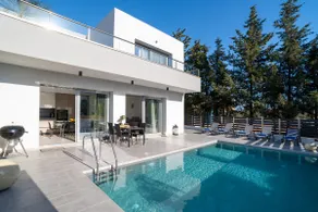 M&B Luxury Villa - Image 2