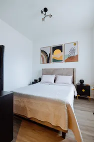 Spacious 3BR on UChicago Campus & Hospitals - Image 5