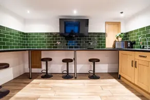 3 Bed Apartment - Sleeps 11 -Liverpool City Centre - Image 2