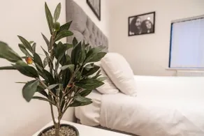 3 Bed Apartment - Sleeps 11 -Liverpool City Centre - Image 3