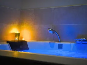 Peaceful haven with private spa - Image 4