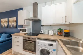 IBEX HOUSE Free parking 2Bed Fully equipped Flat - Image 2