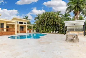 Majestic Home 7 Bedroom w/ Heated Pool, Huge Yard - Image 3