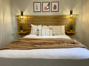 The Wanderers - Boho Bliss Central Apt in Kingston - Image 4
