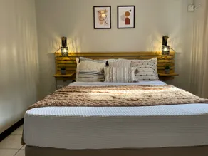 The Wanderers - Boho Bliss Central Apt in Kingston - Image 5