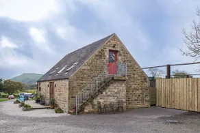 Loft w/ Log Burner Nr. Hartington, Peak District - Image 4