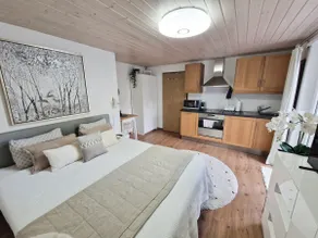 Furnished and equipped studio with independent entrance - Image 3