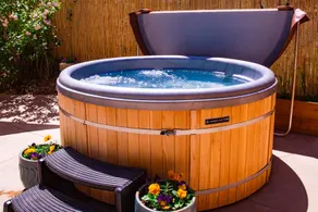 Two Full Studios & Lux Hot Tub - Image 2
