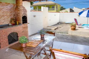 Tropical retreat with pool and close to the city center - Image 3