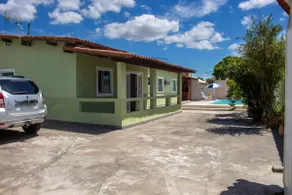 Tropical retreat with pool and close to the city center - Image 2