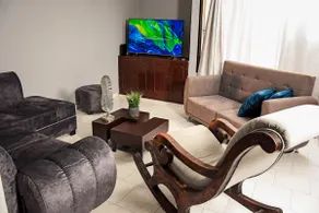 Spacious and Comfortable House in Las Flores - Image 4