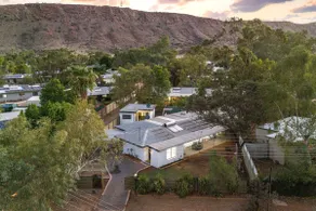 King Bed Retreat with Large Pool - Image 3