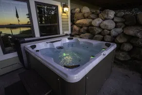 Gorgeous Family Friendly Lake Home with Hot Tub - Image 4