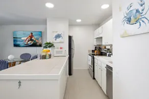 Tropical Bungalow with two AC units & Sunny Lanai - Image 3