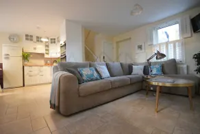 PARK LANE - The central Dingle hideout! - Image 3