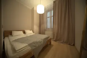 Bright 3BR Apartment in Old Town + AC - Image 5