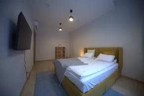 Bright 3BR Apartment in Old Town + AC - Image 4
