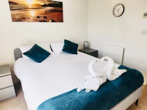 Bristol Suite (Sleeps 5) | Free Parking & Wi-Fi - Image 2