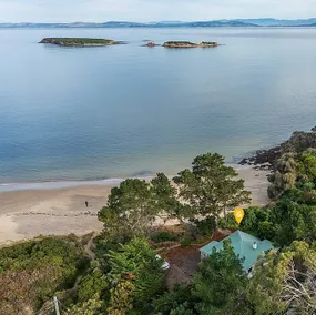 Blue Lagoon Beach House - Absolute Beachfront! - Image 3